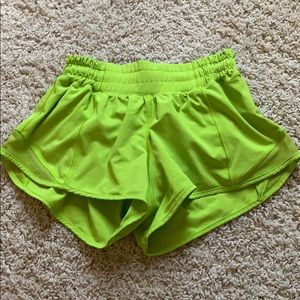 Lululemon hotty hot 2.5 shirt size 0 regular